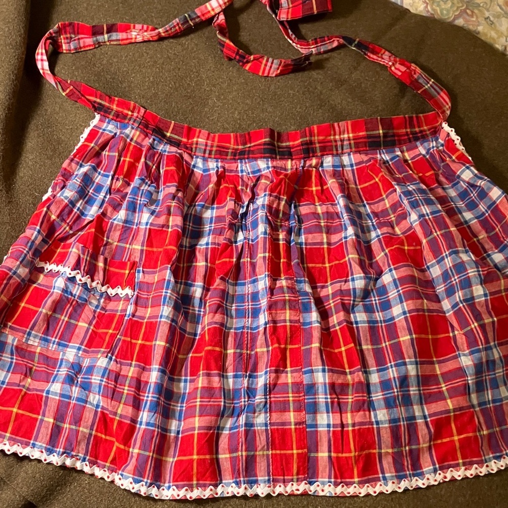 Vintage handmade tartan plaid apron with brick rack and candlewick stitching
